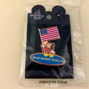 Disney World Mickey Mouse American Flag Trading Pin